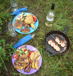 RAFTING TRIP SHORE LUNCH INCONNU LODGE YUKON