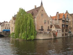 Brugge canal buildings